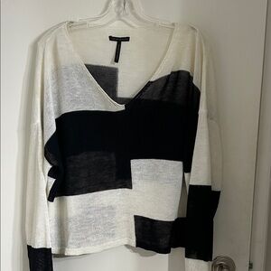 Sarah Pacini Cream and Black V‑Neck Sweater